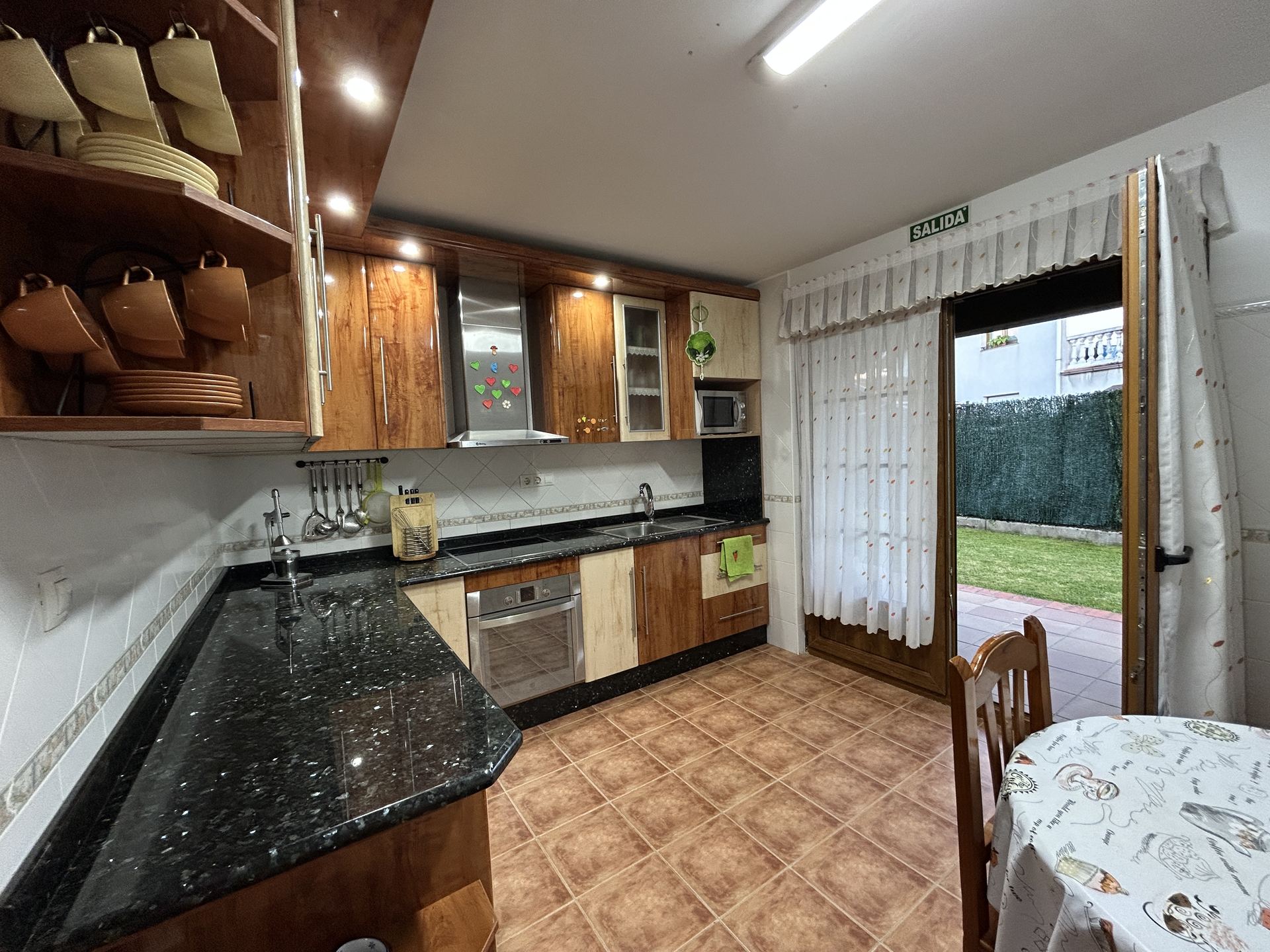 Cocina completamente equipada