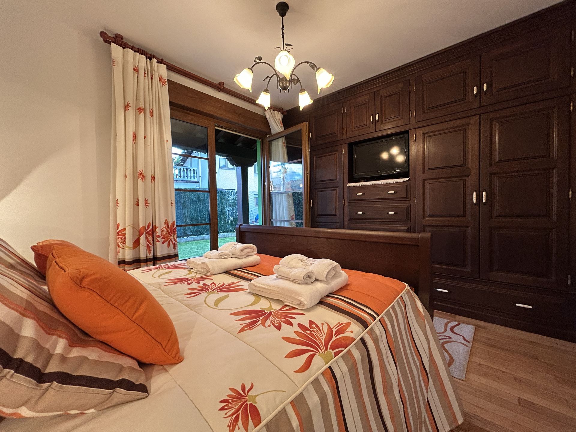 Dormitorio de matrimonio luminoso