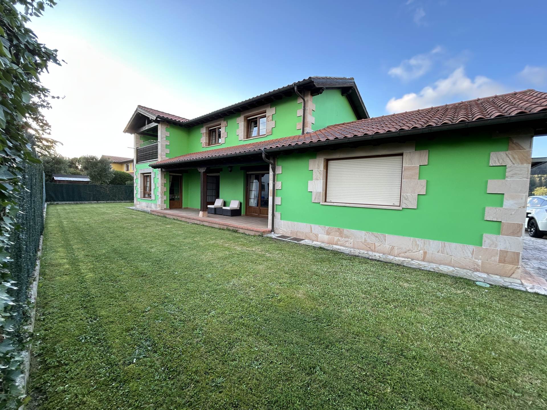 Jardín y exterior de la finca